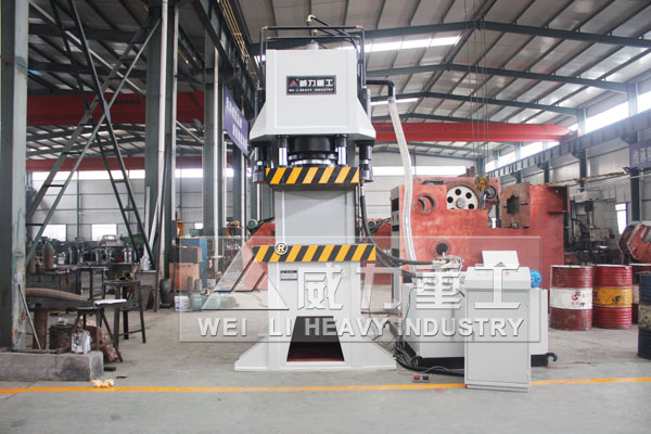 200噸三梁四柱液壓機(YW32-200T)小型液壓機