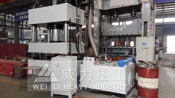 500噸的液壓機(jī)泵站