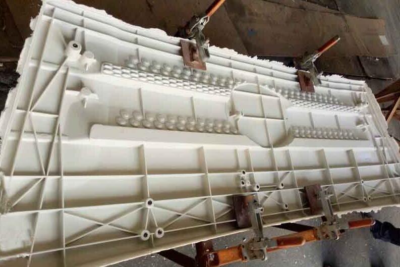 玻璃鋼汽車(chē)保險(xiǎn)杠液壓機(jī)